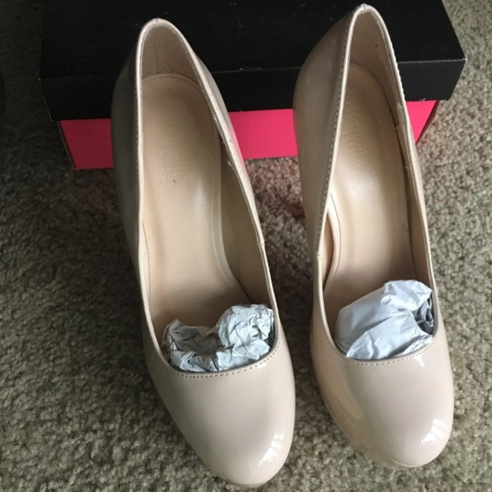 🔥MOVING SALE🔥 (7) Almond Toe Nude Heels